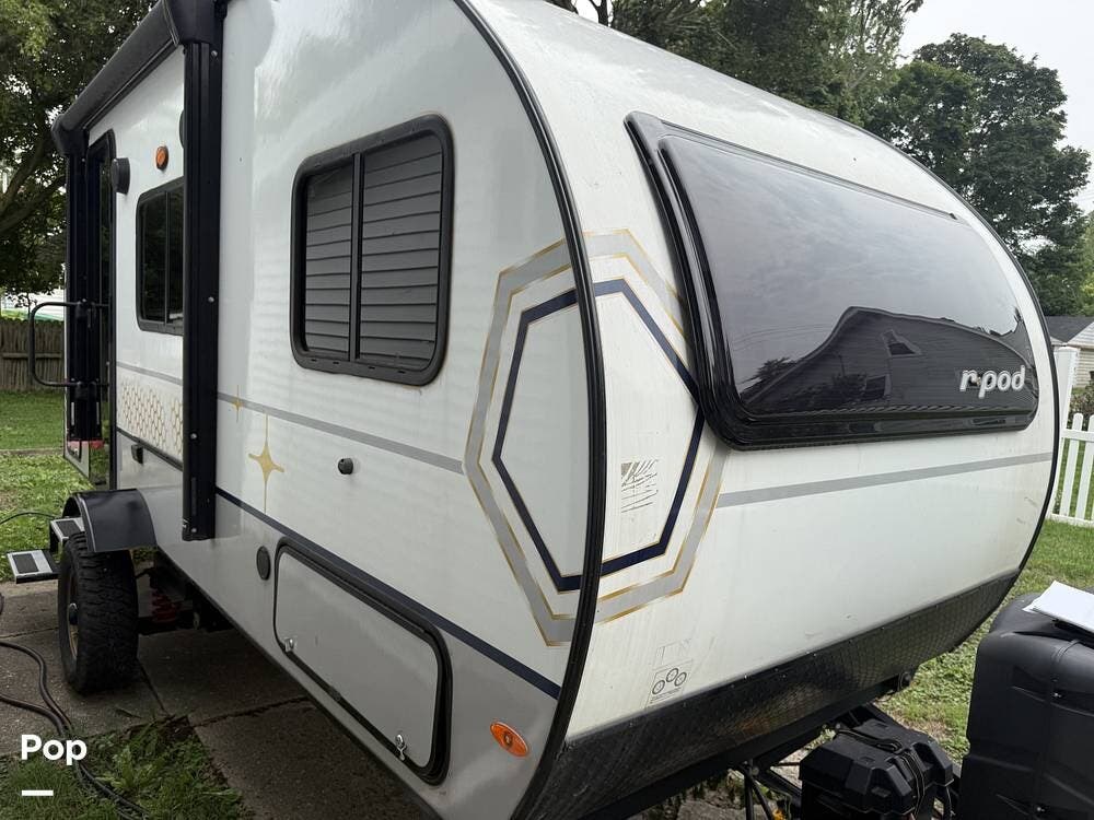 2023 Forest River R-Pod RP-180 - Used Travel Trailer For Sale by Pop RVs in Lansing, Michigan features Awning, Air Conditioning, Slideout