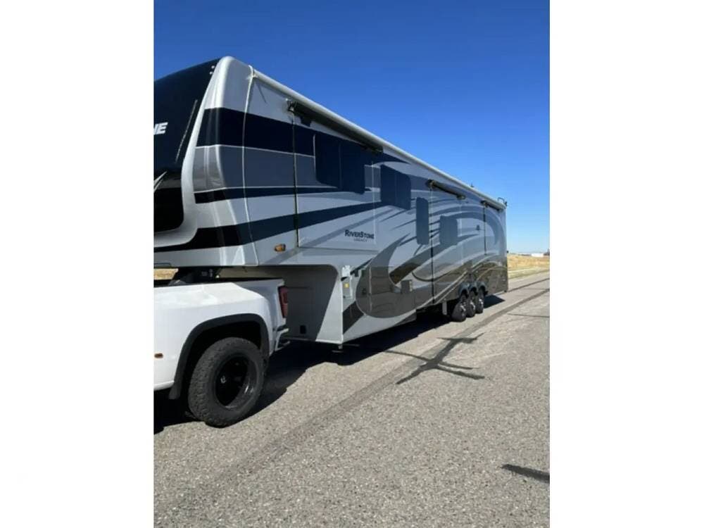 2022 Forest River RiverStone Legacy 42FSKG - Used Fifth Wheel For Sale by Pop RVs in Parker, Colorado features Slideout