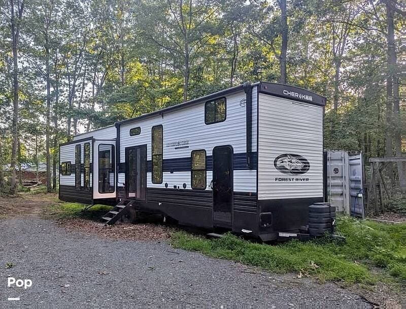2025 Cherokee Timberwolf 39DL - Used Travel Trailer For Sale by Pop RVs in Elkton, Maryland features Awning, Air Conditioning, Slideout