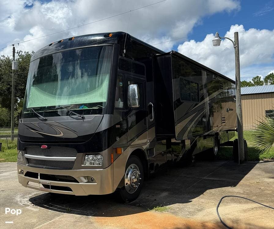 2012 Adventurer Winnebago  37F by Winnebago from Pop RVs in Osteen, Florida