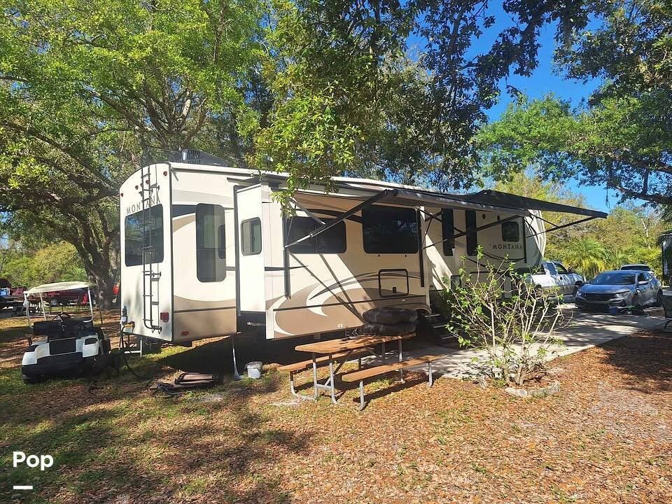 2019 Keystone Montana 3950BR - Used Fifth Wheel For Sale by Pop RVs in Arcadia, Florida features Slideout