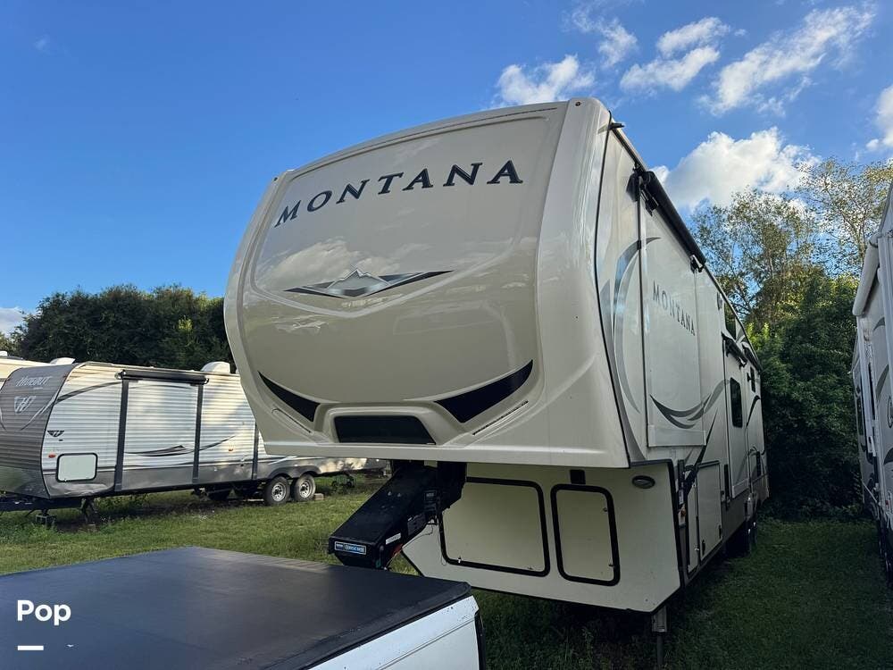 2019 Keystone Montana 3950BR - Used Fifth Wheel For Sale by Pop RVs in Arcadia, Florida features Leveling Jacks, Slideout, Air Conditioning, Awning