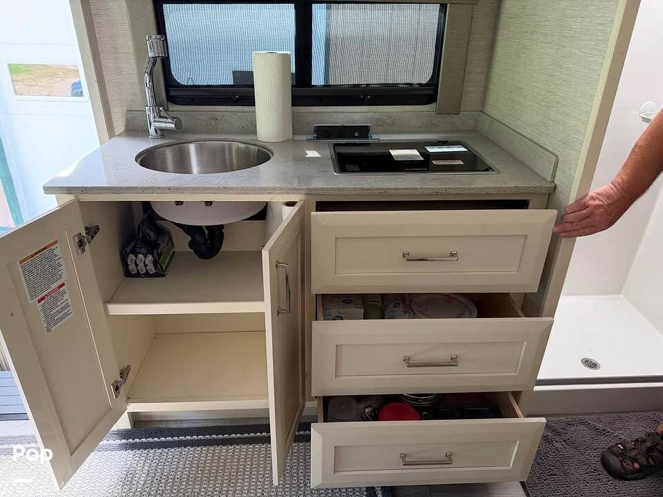 2023 Tiffin Wayfarer 25TW - Used Class C For Sale by Pop RVs in Sparta, Wisconsin features Slideout