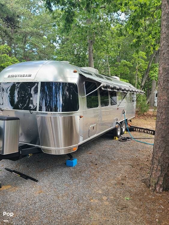 2025 Airstream Globetrotter M-30RB Queen - Used Travel Trailer For Sale by Pop RVs in Newfield, New York