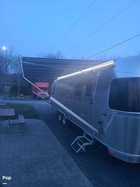 2025 Globetrotter M-30RB Queen by Airstream from Pop RVs in Newfield, New York