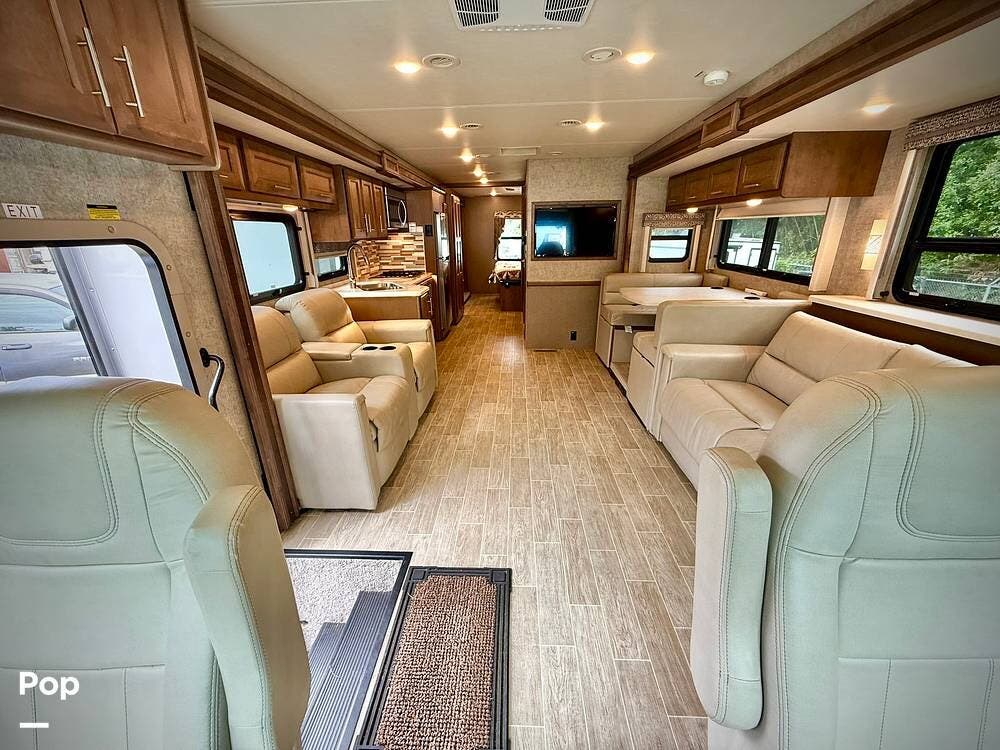 2022 Thor Motor Coach Miramar 35.2 - Used Class A For Sale by Pop RVs in Des Moines, Washington features Leveling Jacks, Generator, Slideout, Air Conditioning, Awning