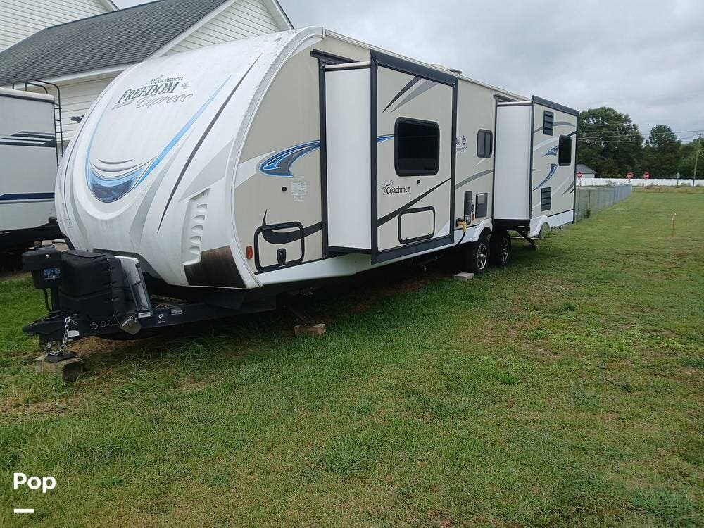 Used 2019 Coachmen Freedom Express 293RLDSLE available in Lillington, North Carolina