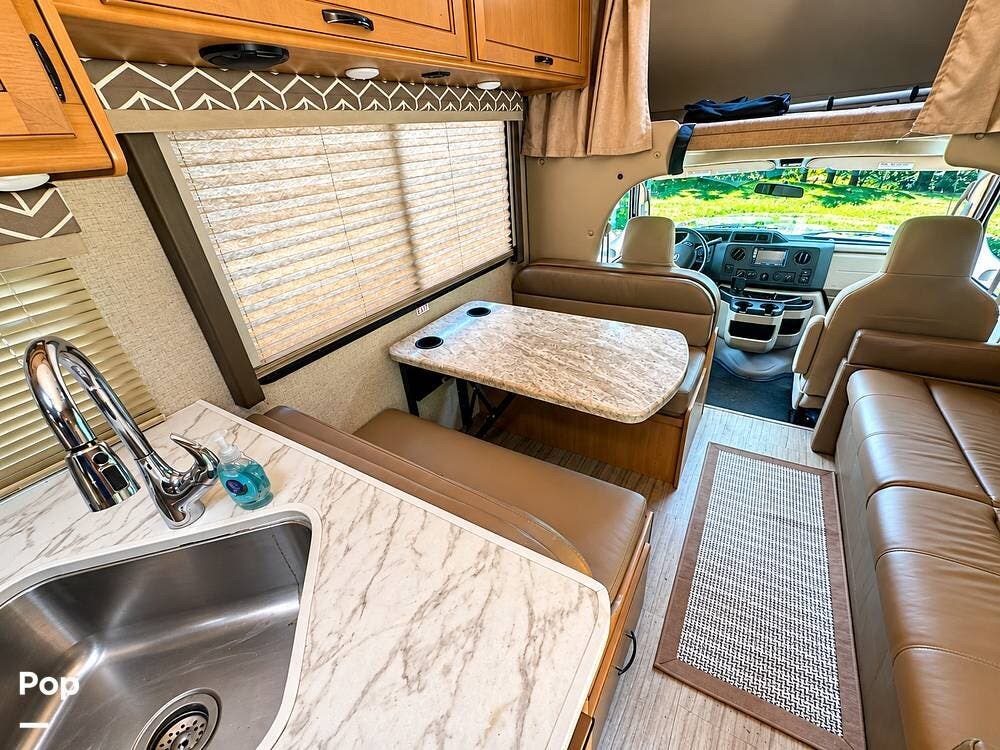 2020 Daybreak 26DB by Thor Motor Coach from Pop RVs in Lawrenceburg, Tennessee