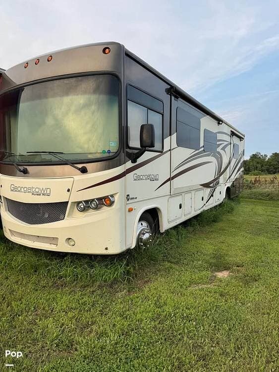2016 Forest River Georgetown 364TS - Used Class A For Sale by Pop RVs in Kennard, Nebraska features Slideout, Awning, Air Conditioning, Generator, Leveling Jacks