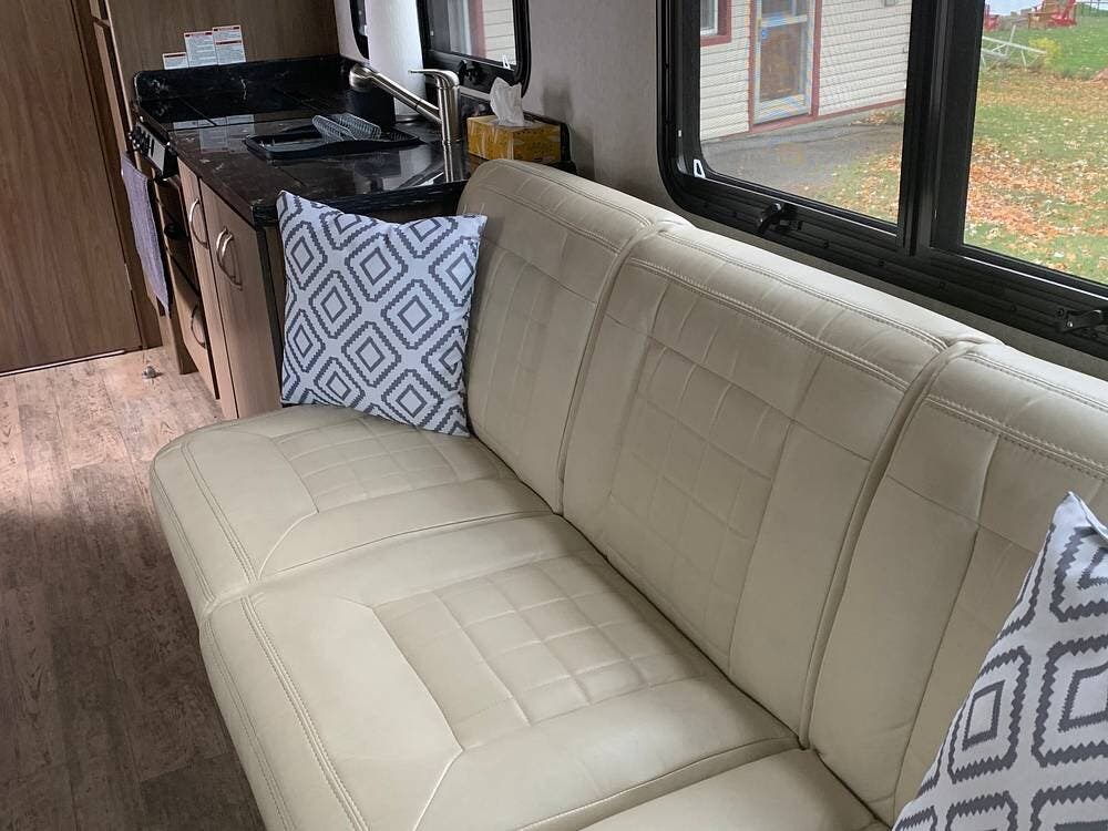 2016 Dynamax Corp REV 24RB - Used Class C For Sale by Pop RVs in Carleton Place, Ontario