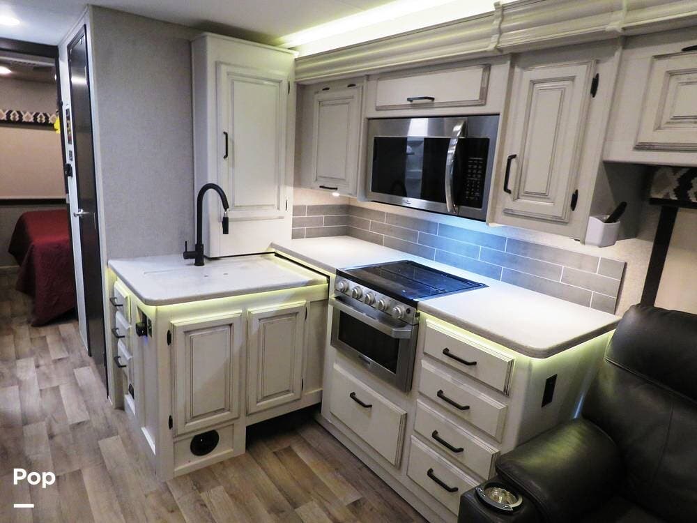2021 Jayco Precept 31UL - Used Class A For Sale by Pop RVs in Hawthorne, Florida features Leveling Jacks, Slideout, Awning, Generator, Air Conditioning