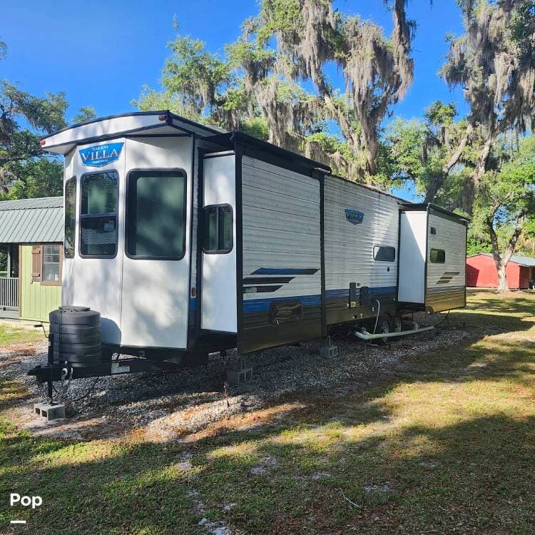 2024 Forest River Salem Villa 40RLB - Used Travel Trailer For Sale by Pop RVs in Punta Gorda, Florida features Slideout, Awning, Air Conditioning, Leveling Jacks