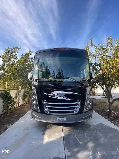 2021 Thor Motor Coach Challenger 37DS - Used Class A For Sale by Pop RVs in Claremont, California features Air Conditioning, Leveling Jacks, Slideout, Generator, Awning