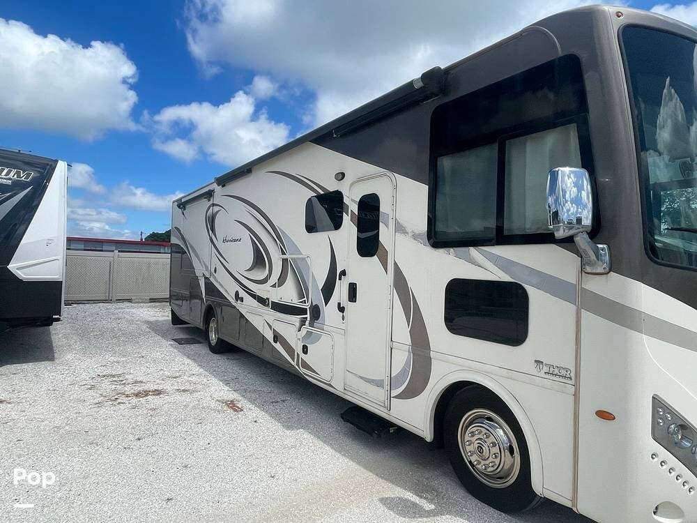 2017 Hurricane 35M by Thor Motor Coach from Pop RVs in Bradenton, Florida