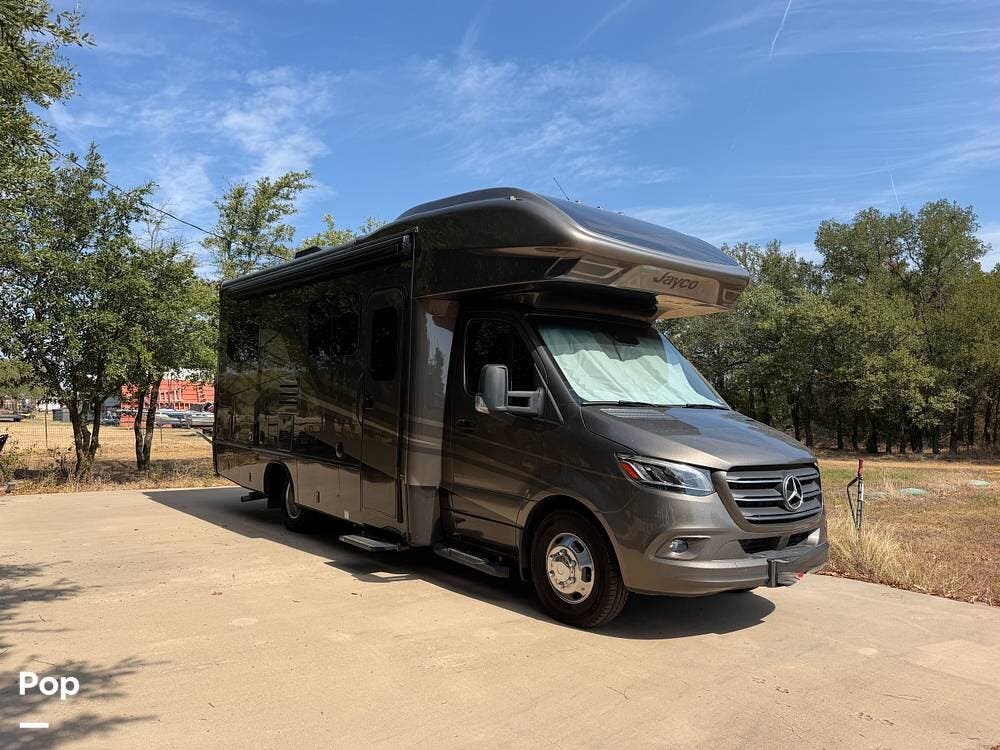 2022 Jayco Melbourne Prestige 24TP - Used Class C For Sale by Pop RVs in Terrell, Texas features Leveling Jacks, Generator, Awning, Slideout, Air Conditioning