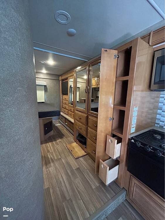 2017 Quantum 31WS by Thor Motor Coach from Pop RVs in Chapman, Kansas