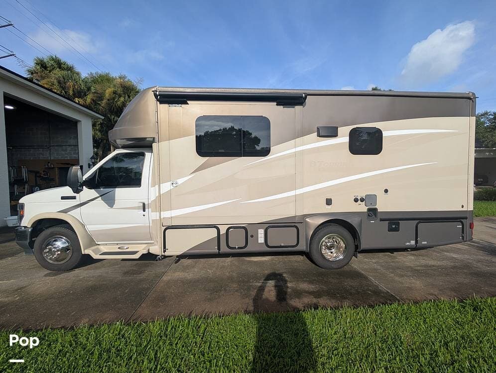 2021 Gulf Stream BT Cruiser 5240 - Used Class C For Sale by Pop RVs in Cocoa, Florida features Awning, Generator, Slideout, Leveling Jacks, Air Conditioning