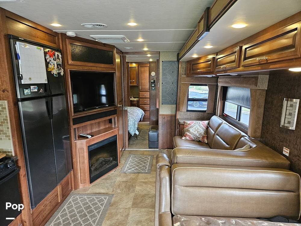 2014 Fleetwood Bounder 35K - Used Class A For Sale by Pop RVs in Arvada, Colorado features Air Conditioning, Slideout, Generator, Awning