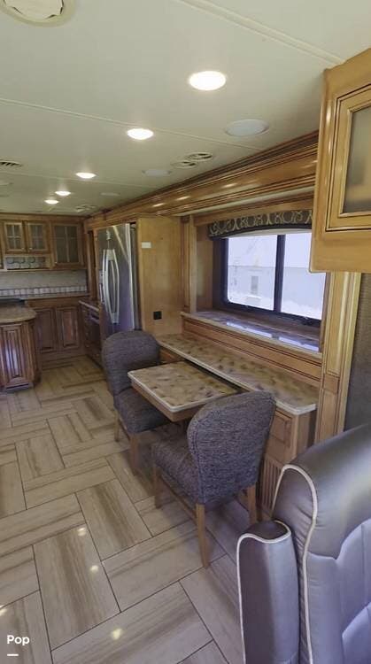 2015 Thor Motor Coach Tuscany 40KQ - Used Diesel Pusher For Sale by Pop RVs in Carleton Place, Ontario features Leveling Jacks, Slideout, Air Conditioning, Generator