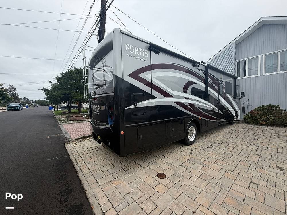 Used 2022 Fleetwood Fortis 32RW available in Brick, New Jersey