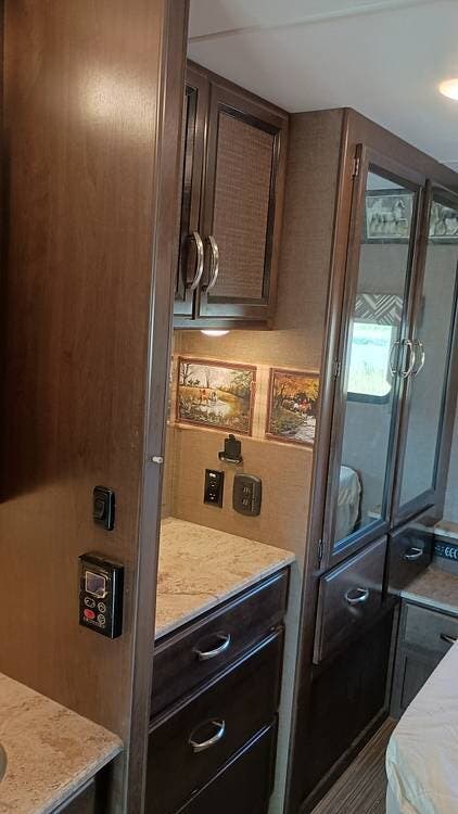2017 Axis 25.4 by Thor Motor Coach from Pop RVs in Silt, Colorado