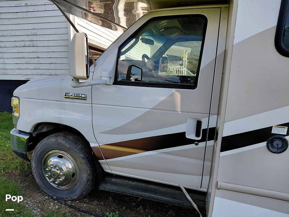 2017 Thor Motor Coach Four Winds 26B - Used Class C For Sale by Pop RVs in Oakland, Maryland features Air Conditioning, Slideout, Awning, Generator
