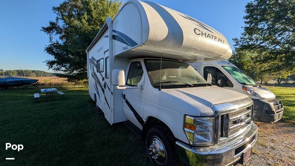 2025 Thor Motor Coach Chateau 22B - Used Class C For Sale by Pop RVs in Mulberry, Indiana features Awning, Generator, Slideout, Air Conditioning