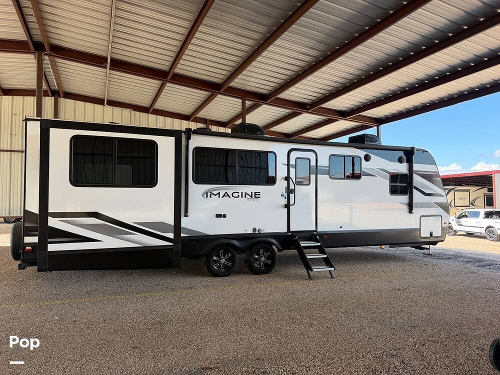 2022 Grand Design Imagine 3100RD - Used Travel Trailer For Sale by Pop RVs in Mckinney, Texas features Slideout, Air Conditioning