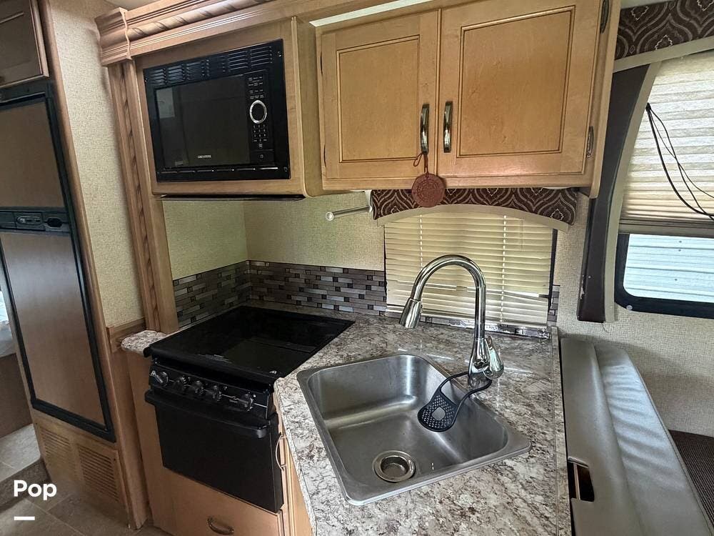 2018 Chateau 28Z by Thor Motor Coach from Pop RVs in Midway, Texas