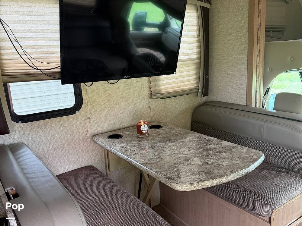 2018 Thor Motor Coach Chateau 28Z - Used Class C For Sale by Pop RVs in Midway, Texas features Generator, Air Conditioning, Awning, Slideout