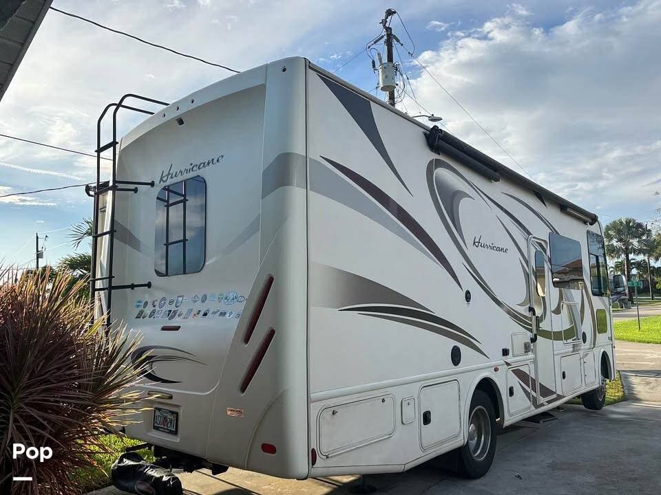2018 Hurricane 27B by Thor Motor Coach from Pop RVs in Cape Coral, Florida