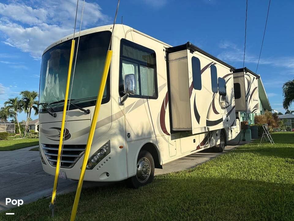 2018 Thor Motor Coach Hurricane 27B - Used Class A For Sale by Pop RVs in Cape Coral, Florida features Slideout