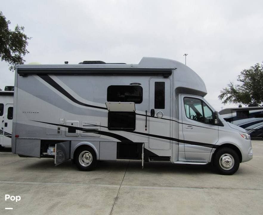 2021 Tiffin Wayfarer 25RW - Used Class C For Sale by Pop RVs in Ellenton, Florida features Leveling Jacks, Air Conditioning, Generator, Slideout, Awning