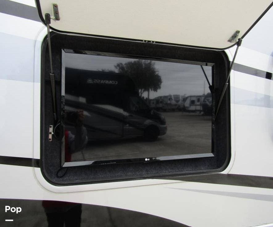 2021 Wayfarer 25RW by Tiffin from Pop RVs in Ellenton, Florida
