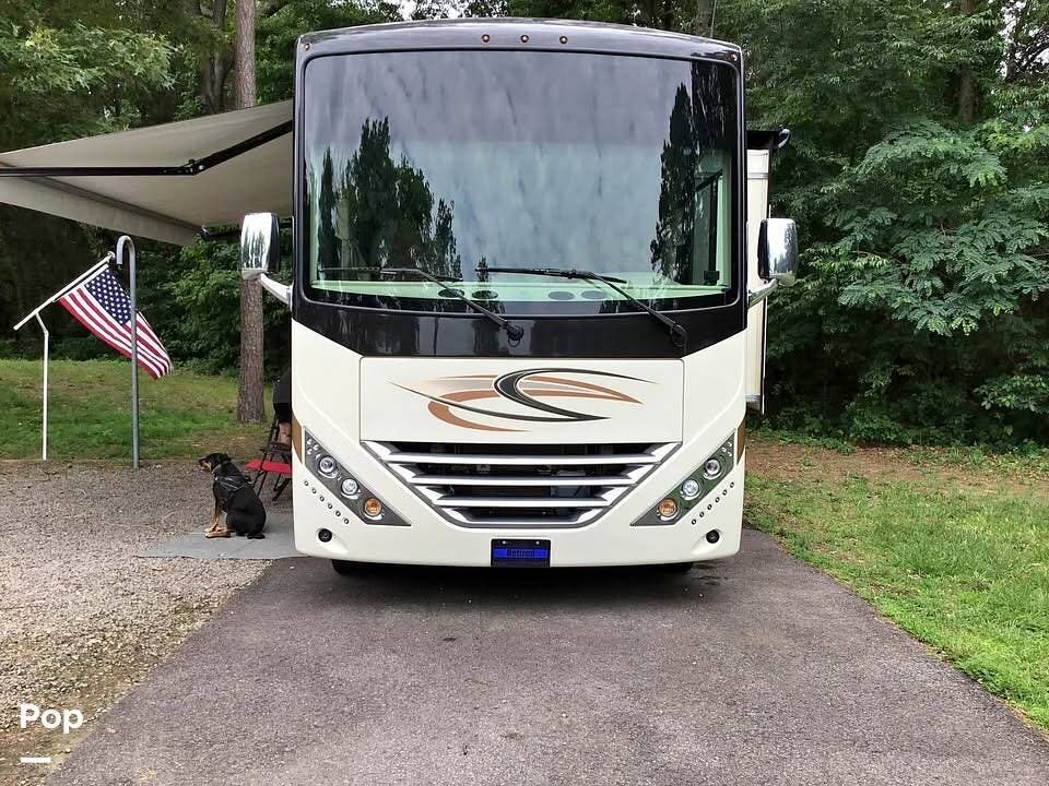 2020 Thor Motor Coach Hurricane 35M - Used Class A For Sale by Pop RVs in Jasper, Arkansas features Slideout, Awning, Air Conditioning, Leveling Jacks, Generator