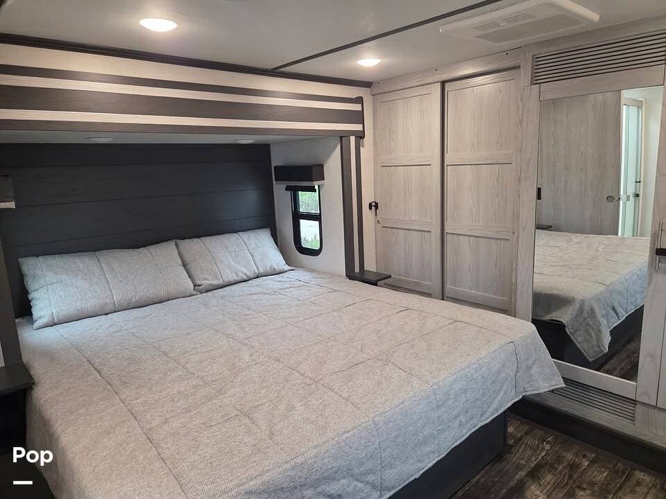 2021 Keystone Fuzion 419 - Used Fifth Wheel For Sale by Pop RVs in Clayton, Iowa features Awning, Generator, Leveling Jacks, Slideout, Air Conditioning
