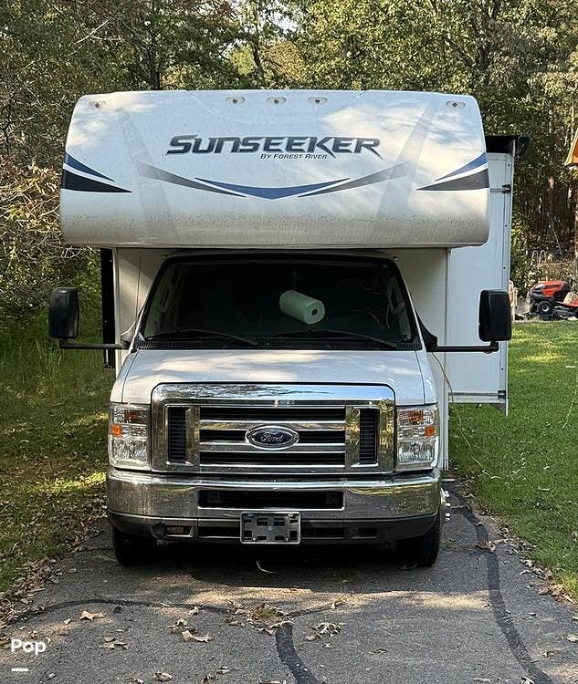 2018 Forest River Sunseeker 3050SF - Used Class C For Sale by Pop RVs in Trion, Georgia features Slideout