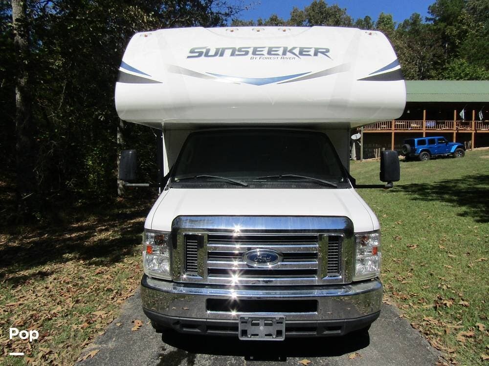 2018 Forest River Sunseeker 3050S - Used Class C For Sale by Pop RVs in Trion, Georgia features Generator, Awning, Air Conditioning, Slideout, Leveling Jacks