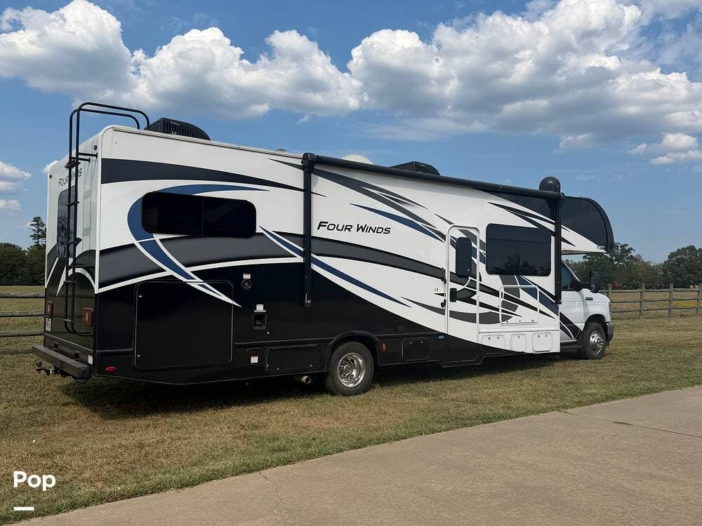 2022 Thor Motor Coach Four Winds 31W - Used Class C For Sale by Pop RVs in De Berry, Texas features Slideout, Awning, Air Conditioning, Generator