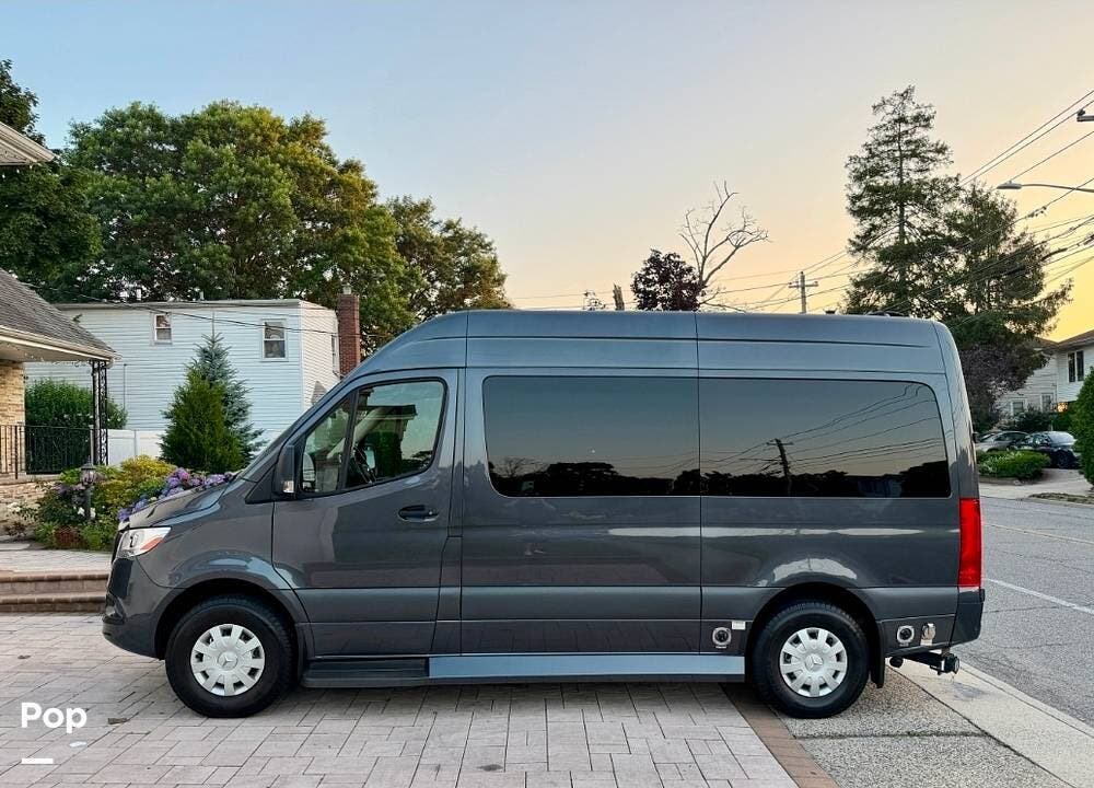 2023 Midwest Daycruiser DC-B - Used Class B For Sale by Pop RVs in Bellmore, New York features Air Conditioning