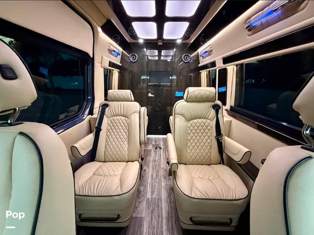 2023 Daycruiser DC-B by Midwest from Pop RVs in Bellmore, New York