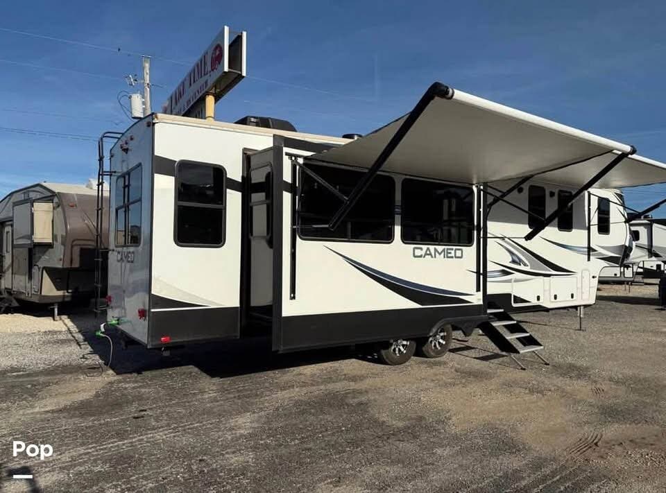 2021 CrossRoads Cameo 3891MK - Used Fifth Wheel For Sale by Pop RVs in Antigo, Wisconsin features Air Conditioning, Slideout, Awning, Leveling Jacks