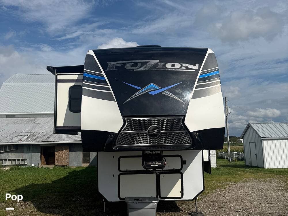 2021 Fuzion 424 by Keystone from Pop RVs in Mechanicsburg, Ohio