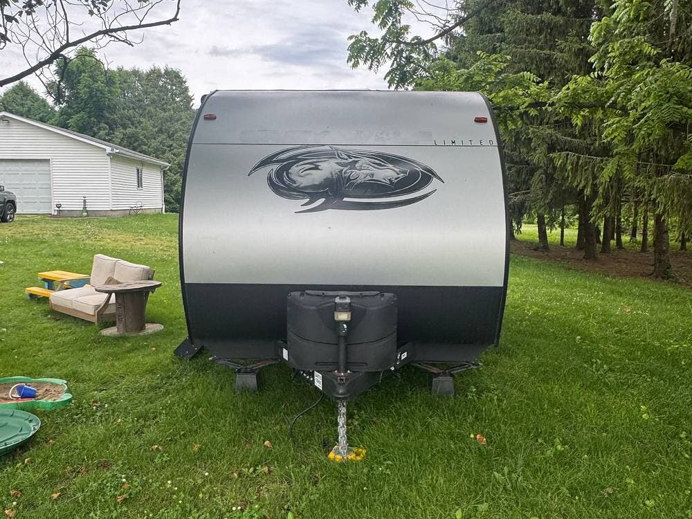 2019 Forest River Grey Wolf 17BHSE - Used Travel Trailer For Sale by Pop RVs in Saratoga, Indiana features Awning, Air Conditioning