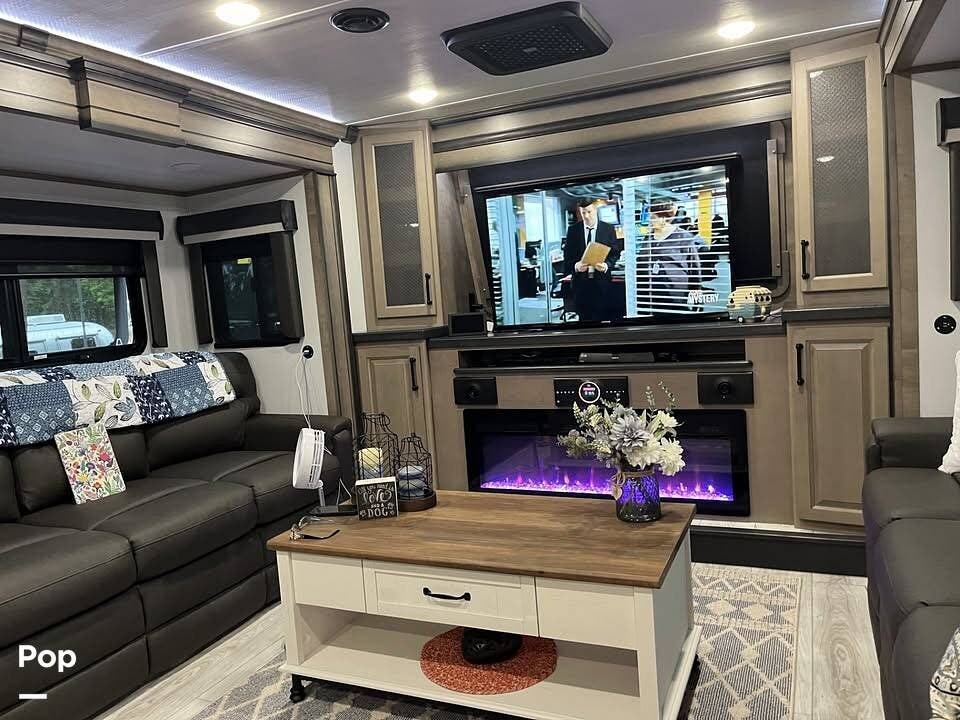 2024 Keystone Montana 3761FL - Used Fifth Wheel For Sale by Pop RVs in Ocala, Florida features Slideout, Awning, Air Conditioning, Leveling Jacks