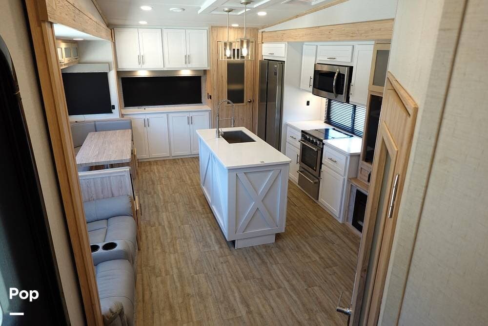 2023 Alliance RV Avenue 37MBR - Used Fifth Wheel For Sale by Pop RVs in Georgetown, Texas features Awning, Air Conditioning, Leveling Jacks, Slideout