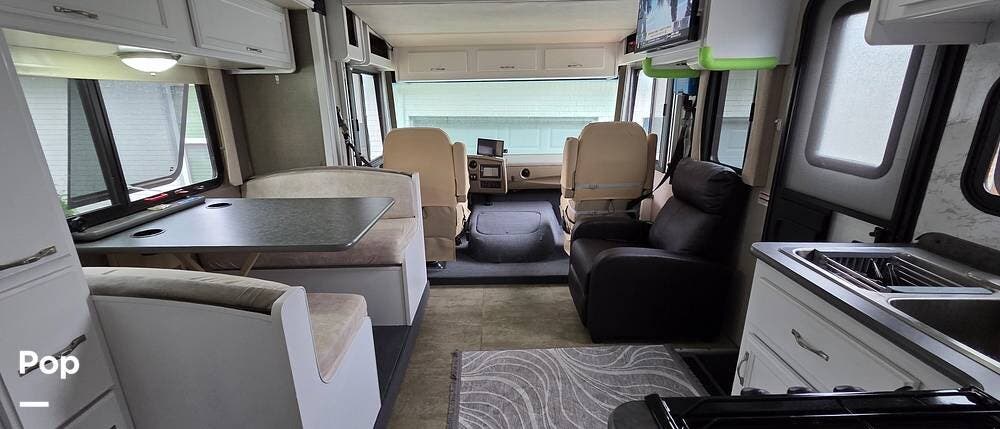 2015 Fleetwood Flair 26D - Used Class A For Sale by Pop RVs in Arlington, Texas features Leveling Jacks, Awning, Air Conditioning, Generator, Slideout