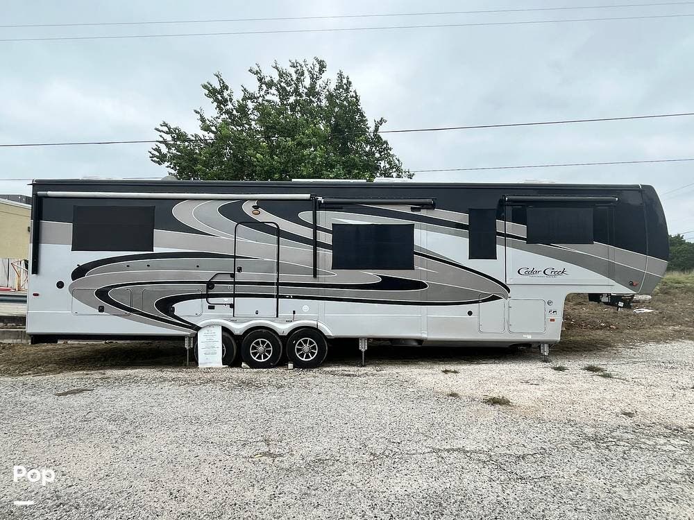 2021 Forest River Cedar Creek 385TH - Used Toy Hauler For Sale by Pop RVs in Boerne, Texas features Air Conditioning, Awning, Slideout, Generator, Leveling Jacks