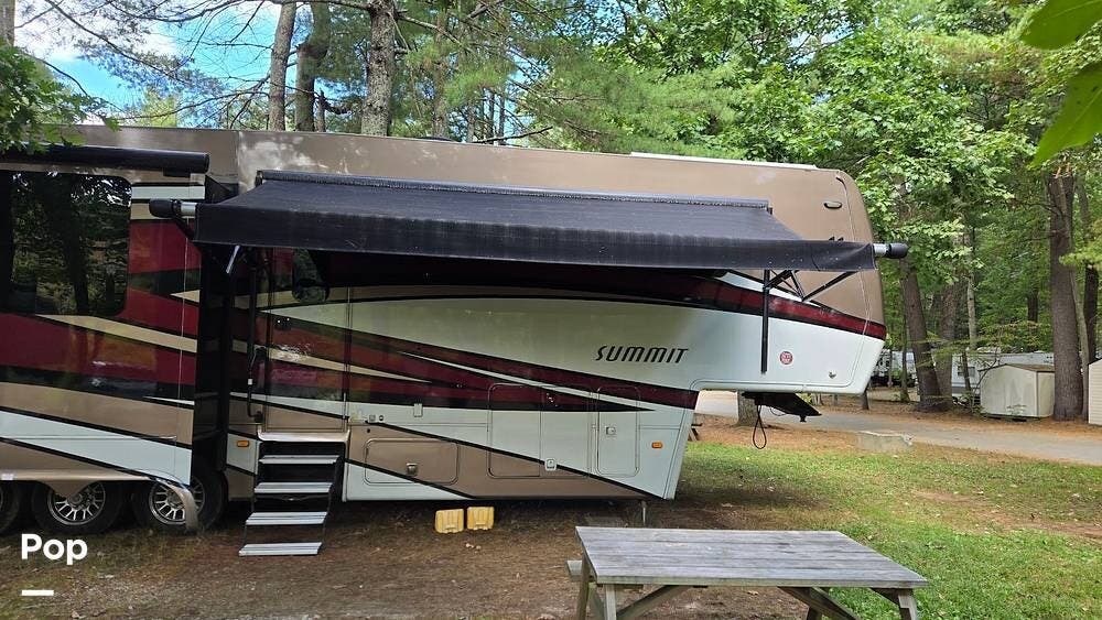 2017 Summit 39RL3S by New Horizons from Pop RVs in Mansfield, Massachusetts