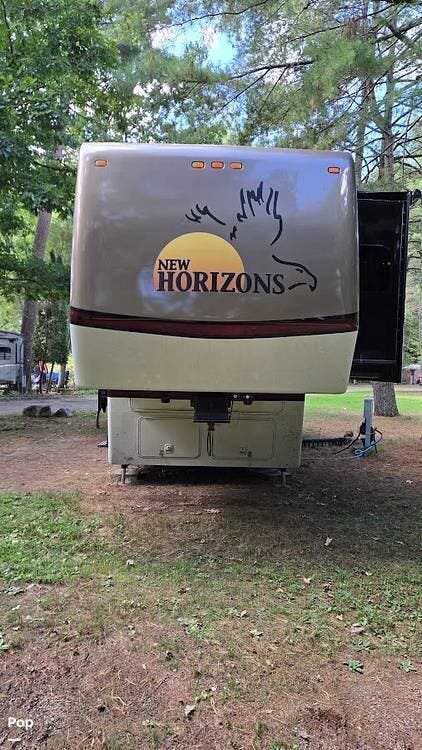 Used 2017 New Horizons Summit 39RL3S available in Mansfield, Massachusetts